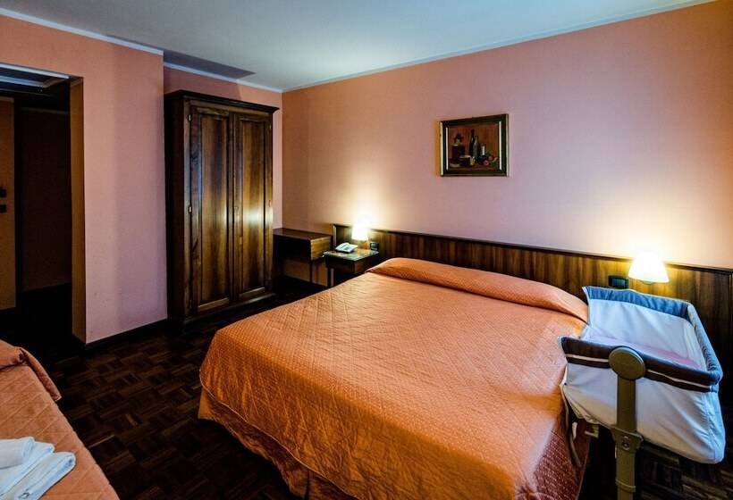 اتاق استاندارد سه نفره, Lucrezia Borgia