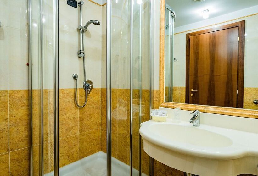 اتاق کلاس بیزنس, Lucrezia Borgia