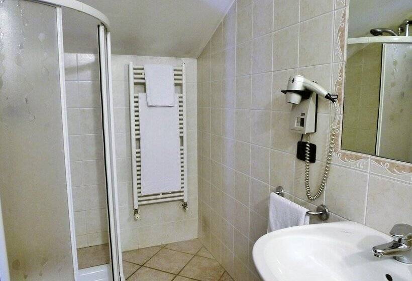 اتاق لوکس, Lucrezia Borgia