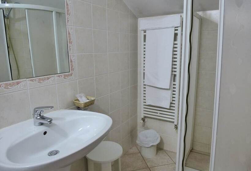 اتاق لوکس, Lucrezia Borgia