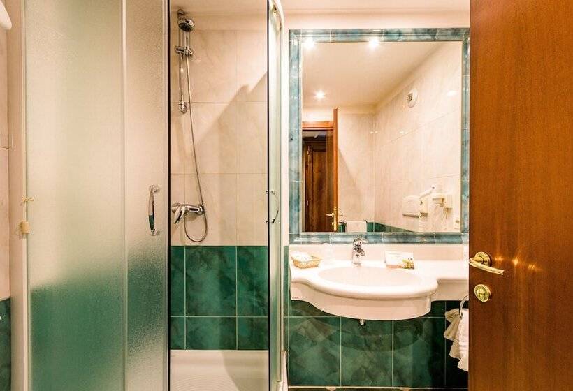 اتاق لوکس, Lucrezia Borgia