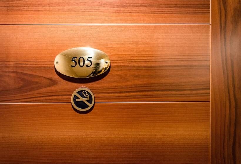 اتاق لوکس, Lucrezia Borgia