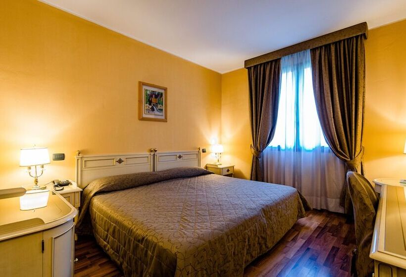 اتاق لوکس, Lucrezia Borgia