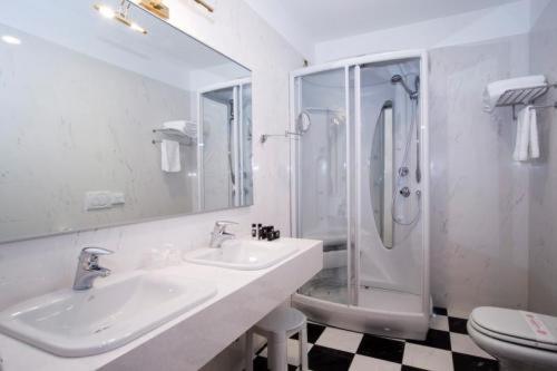 高级大房间, Marconi