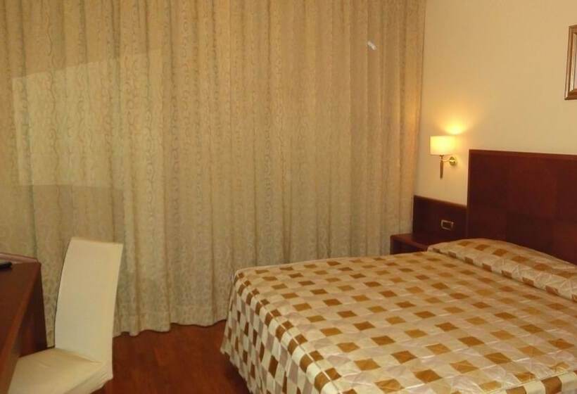 标准三人间, Marconi