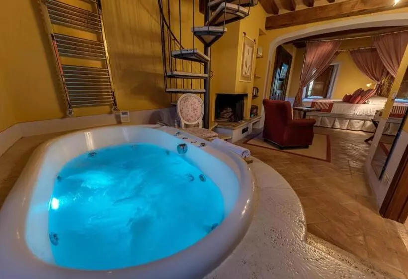 キングサイズベッドのスイートルーム, Palazzo Del Capitano Wellness & Relais   Luxury Borgo Capitano Collection