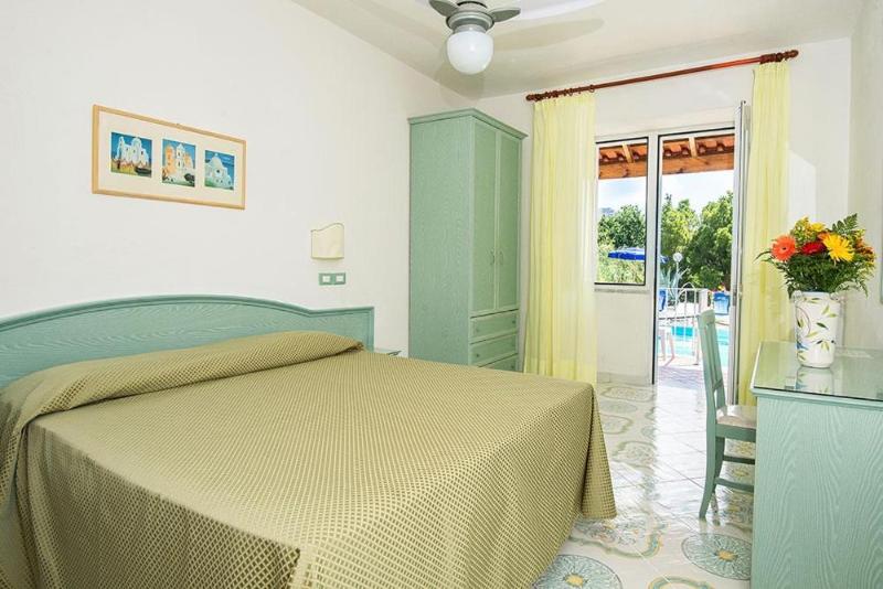 غرفة قياسية رباعية, Parco Cartaromana