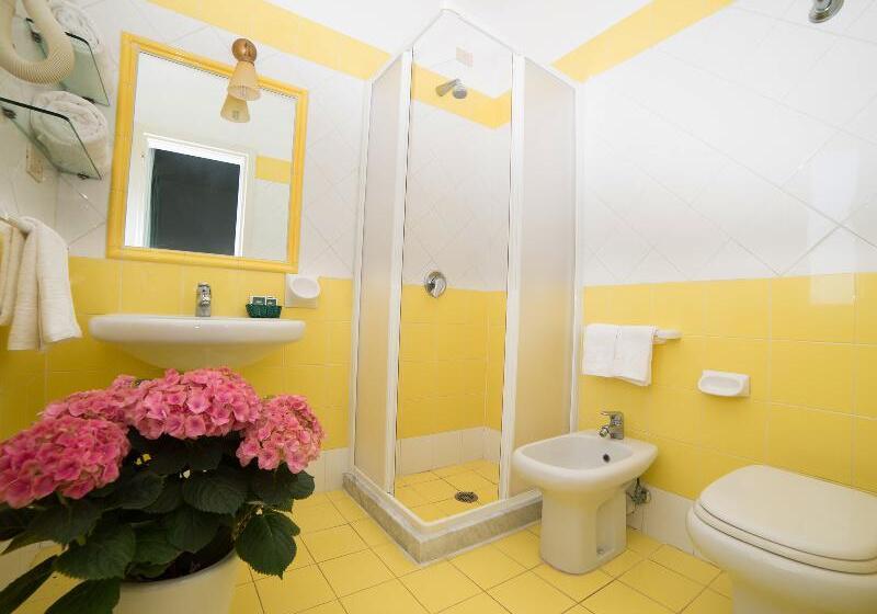 غرفة قياسية مطلّة علي البحر, Parco Cartaromana