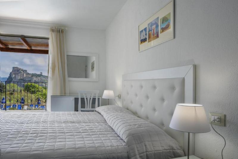 غرفة قياسية مطلّة علي البحر, Parco Cartaromana