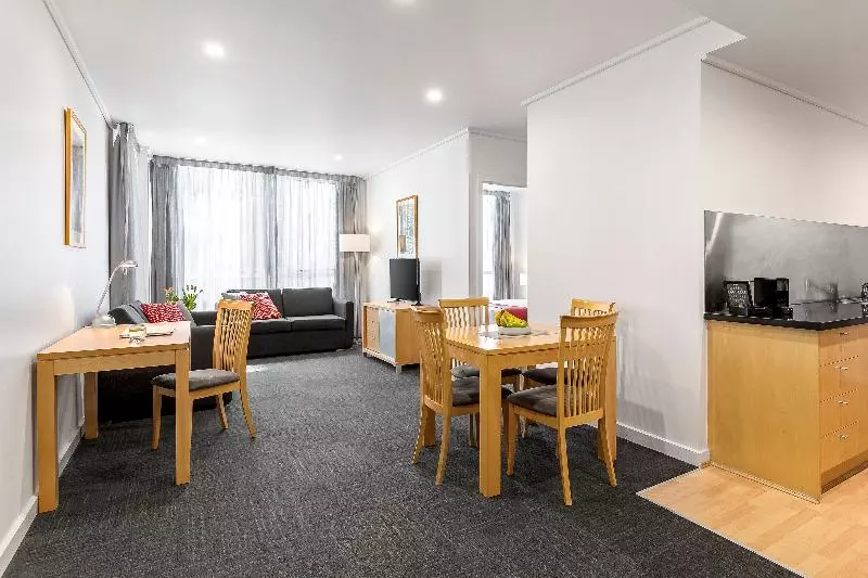 آپارتمان مدیریتی 2 خوابه, Quest Southbank
