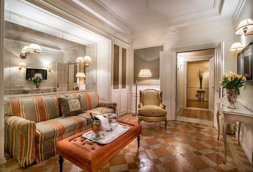 סוויטה, Villa Franceschi Hotel & Resort