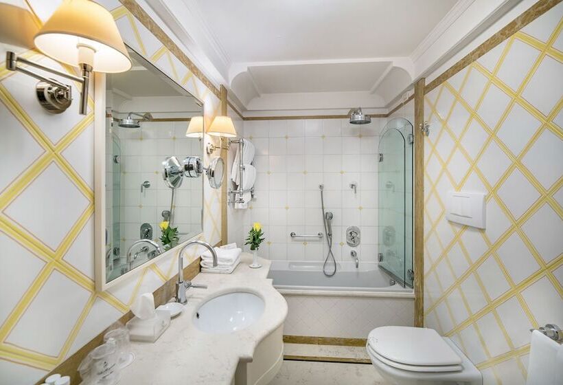 디럭스 룸, Villa Franceschi Hotel & Resort