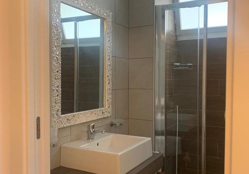 اتاق استاندارد, Royal Plaza