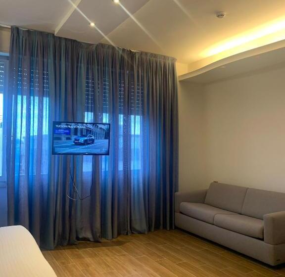 اتاق راحتی سه تخته, Royal Plaza