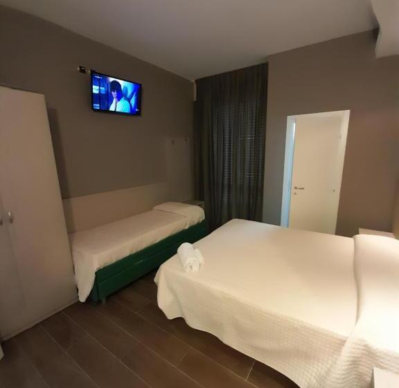 اتاق راحتی سه تخته, Royal Plaza