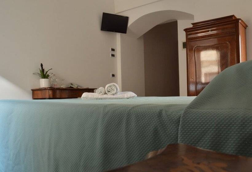 标准单人间, S. Martin