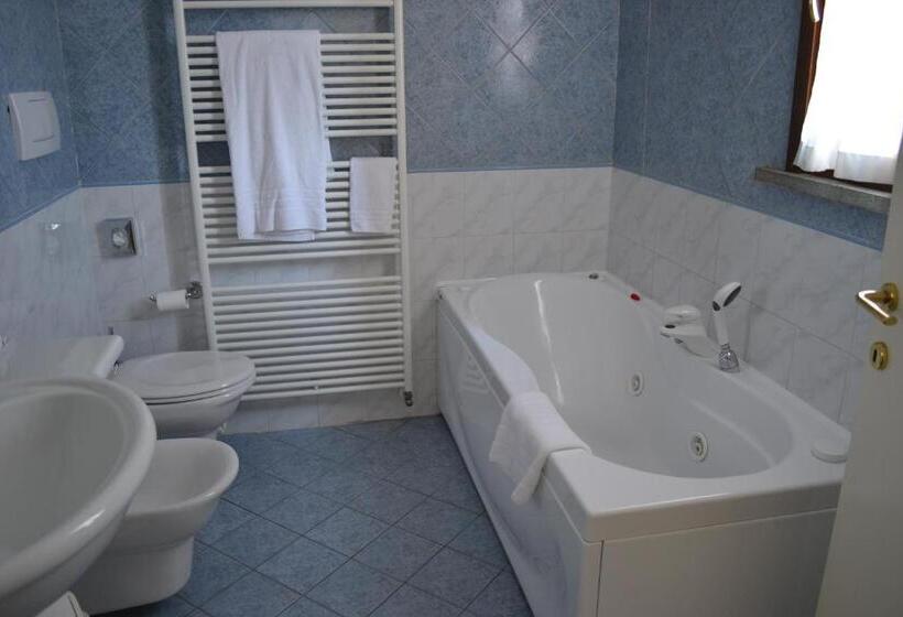 스탠다드 룸, Tricolore