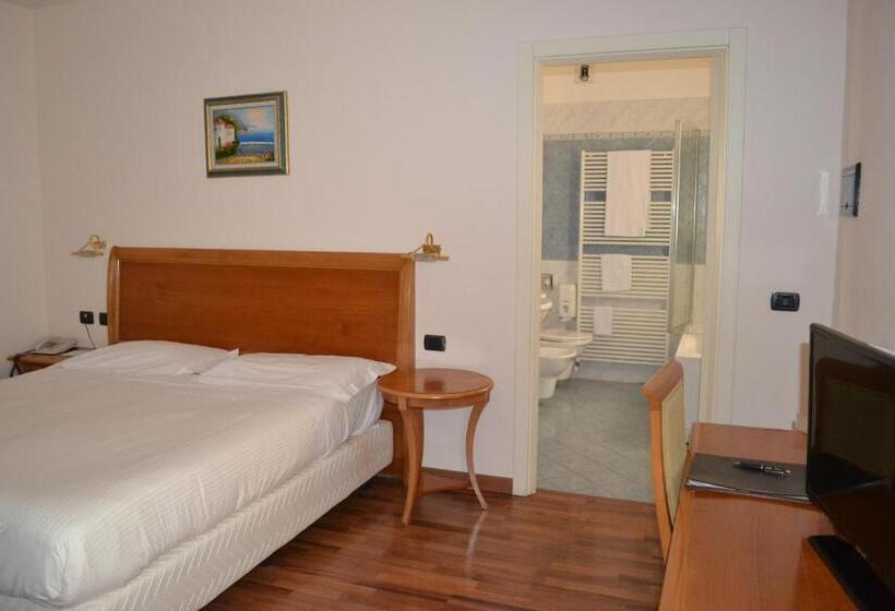 스탠다드 룸, Tricolore