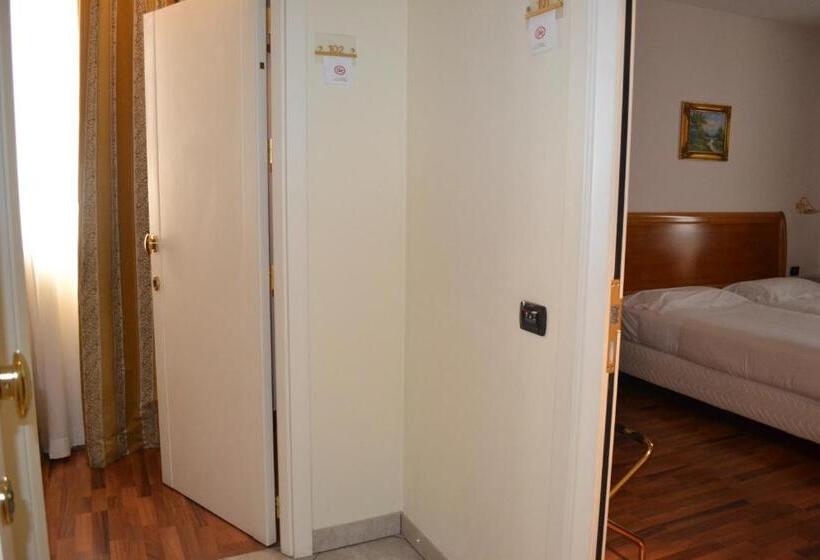 패밀리 룸, Tricolore