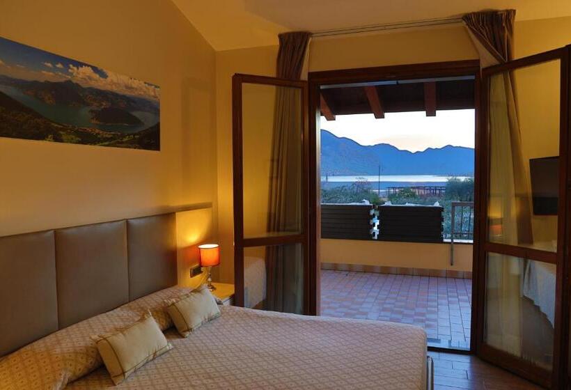 חדר סטנדרט לשלושה, Ulivi