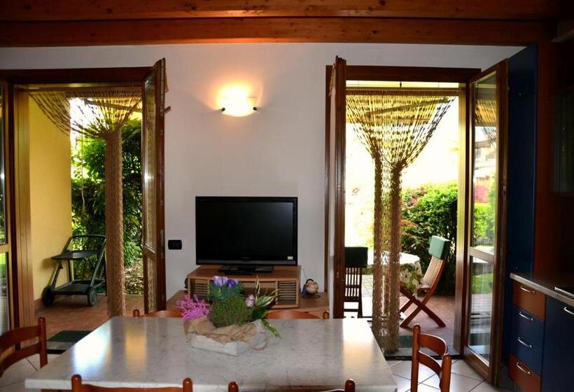 דירת חדר נוף לגינה, Ulivi