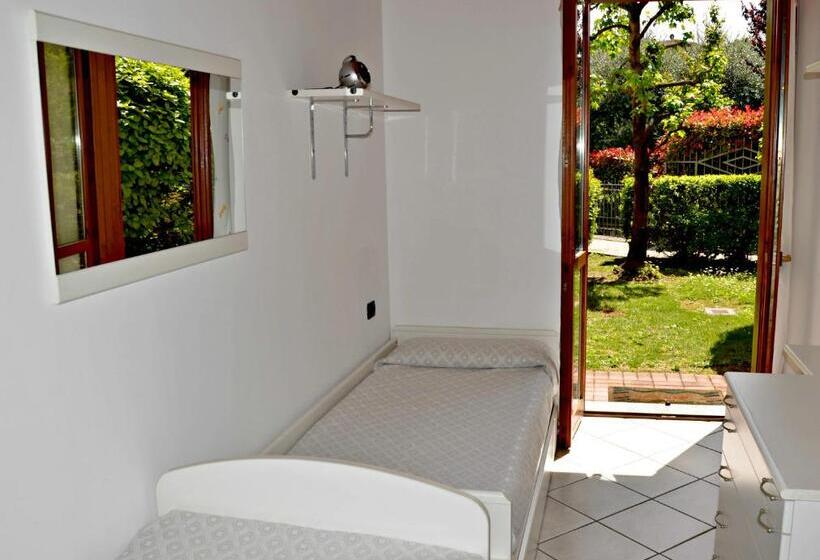 דירת חדר נוף לגינה, Ulivi