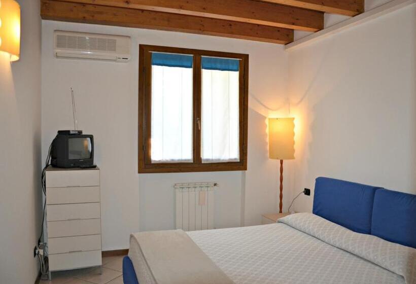 דירת חדר נוף לגינה, Ulivi