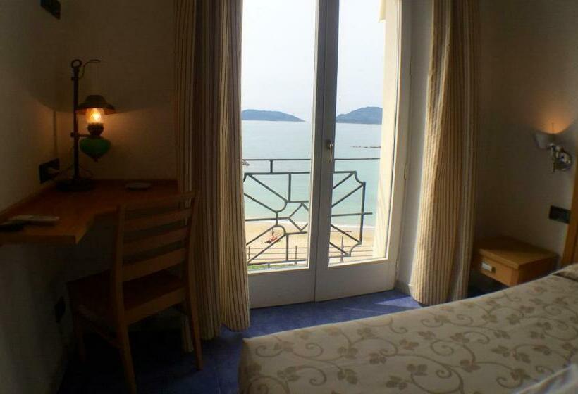 اتاق استاندارد با چشمانداز دریا, Venere Azzurra