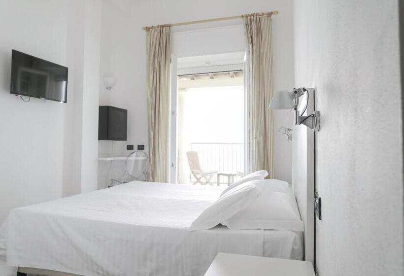 اتاق استاندارد با بالکن و چشمانداز دریا, Venere Azzurra