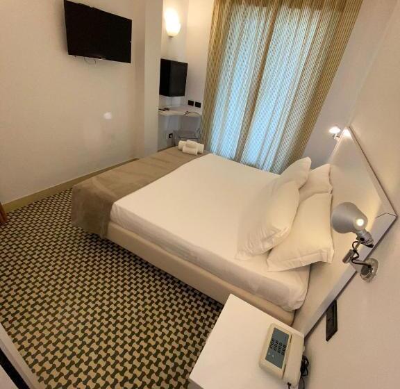 اتاق اکونومی, Venere Azzurra