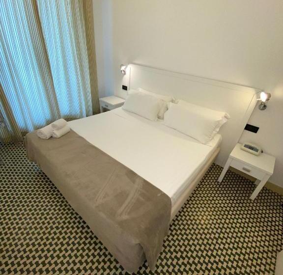 اتاق اکونومی, Venere Azzurra