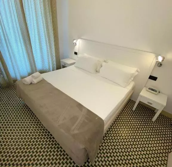 اتاق اکونومی, Venere Azzurra