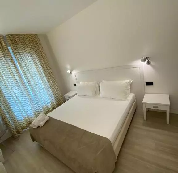 اتاق اکونومی, Venere Azzurra