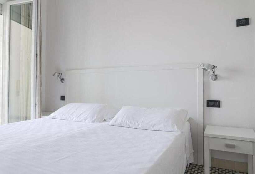 اتاق اکونومی, Venere Azzurra