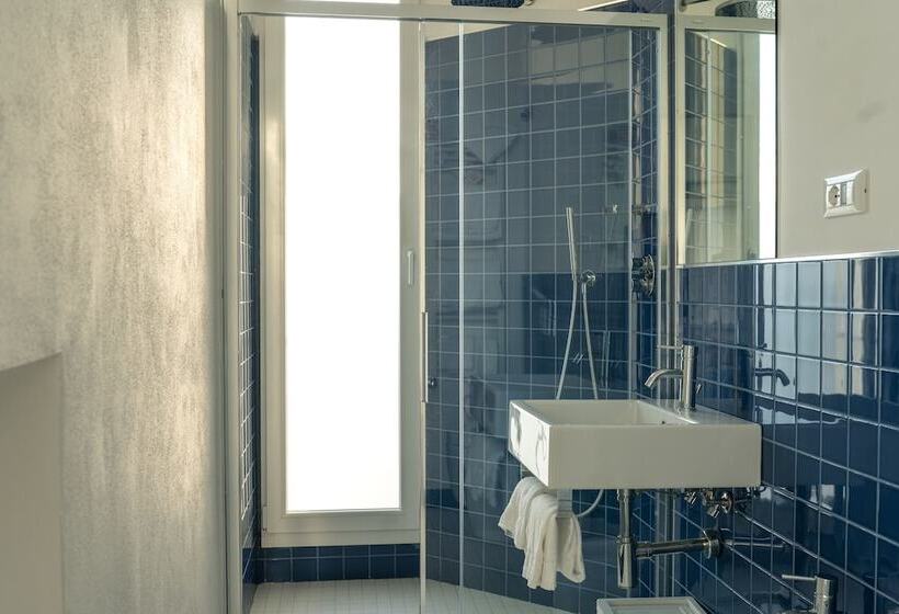 اتاق استاندارد با چشمانداز دریا, Venere Azzurra