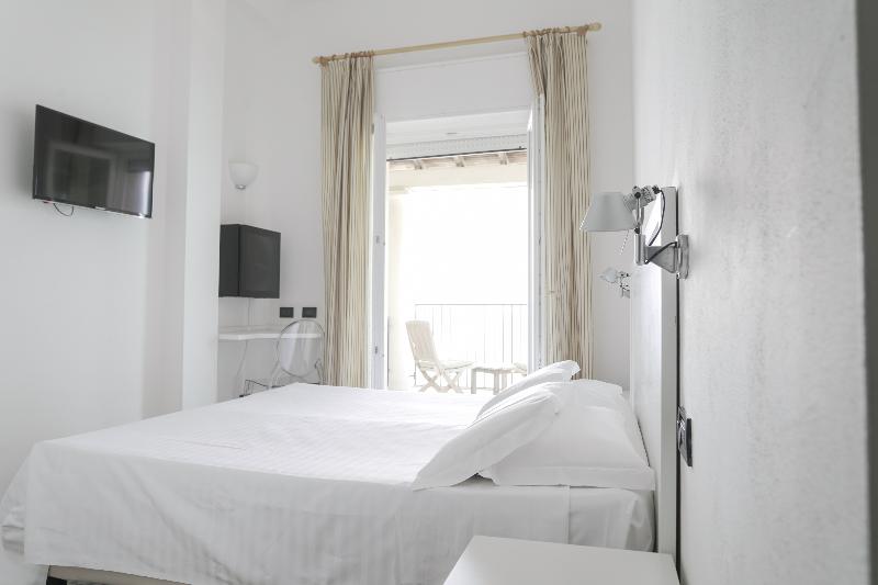 اتاق استاندارد با بالکن و چشمانداز دریا, Venere Azzurra