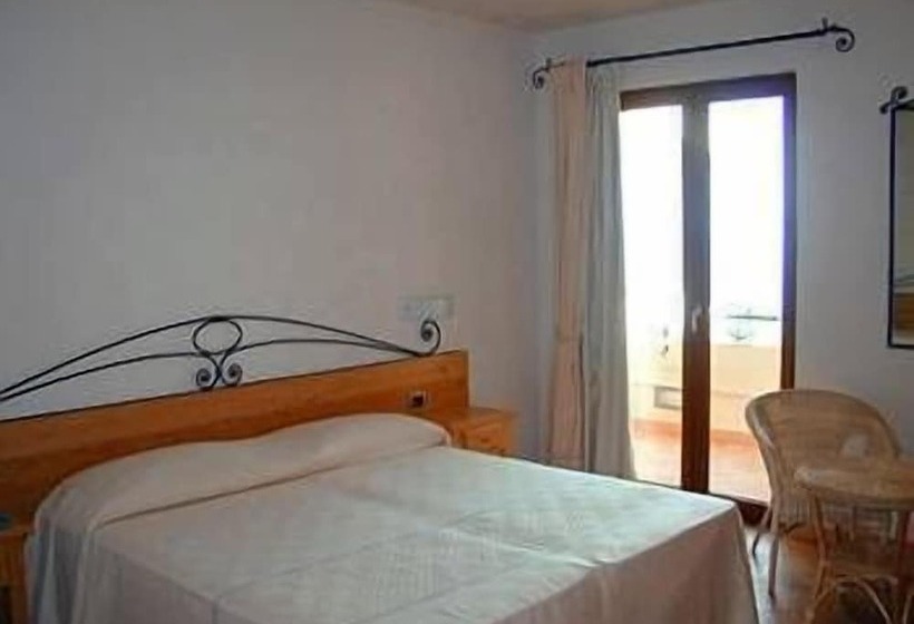 غرفة ديلوكس ثلاثية, Villa Gustui Maris