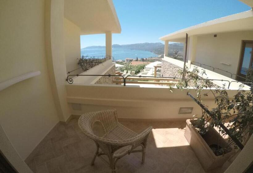 غرفة ديلوكس ثلاثية, Villa Gustui Maris