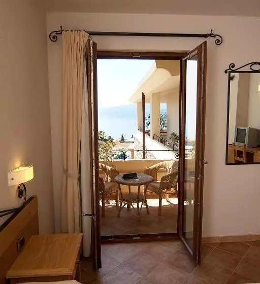 Deluxe Kolmen Hengen Huone, Villa Gustui Maris