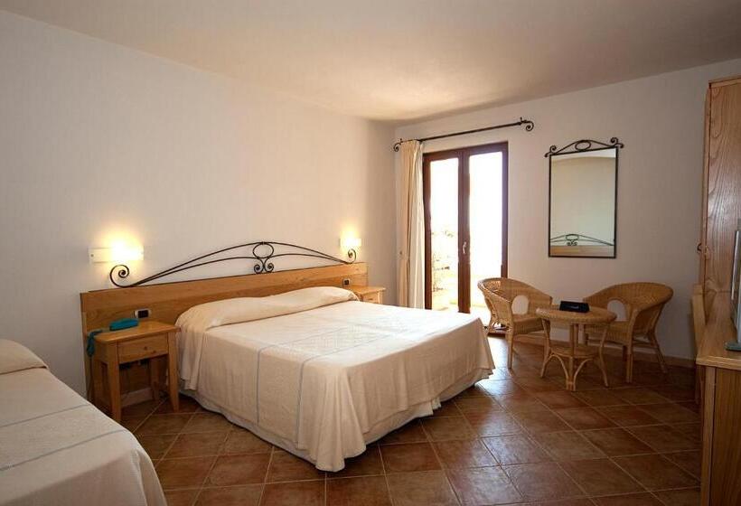 غرفة ديلوكس ثلاثية, Villa Gustui Maris