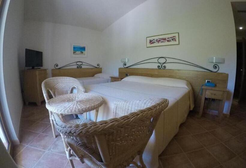 غرفة قياسية ثلاثية, Villa Gustui Maris