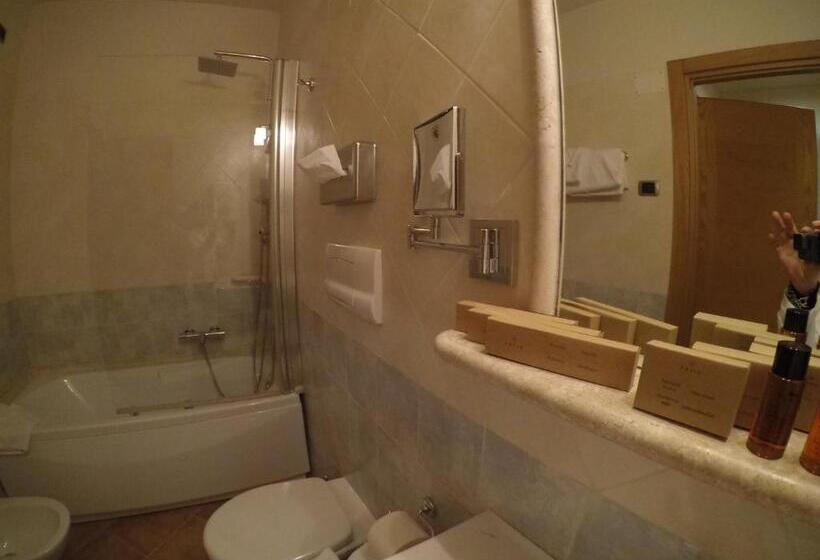اتاق استاندارد سه نفره, Villa Gustui Maris