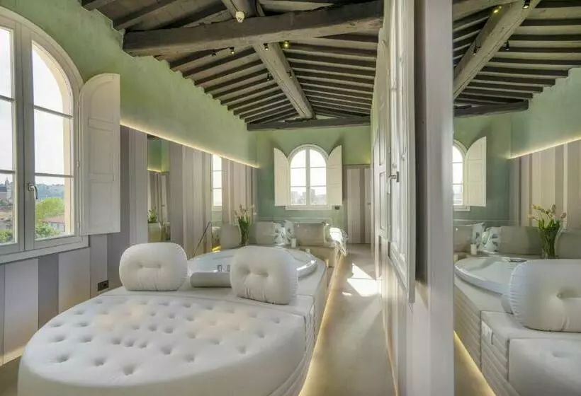 1 Bedroom Penthouse Apartment
