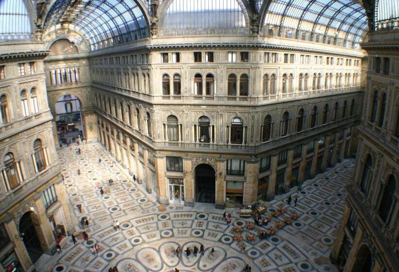 اتاق سوپریور سه تخته, Art Resort Galleria Umberto