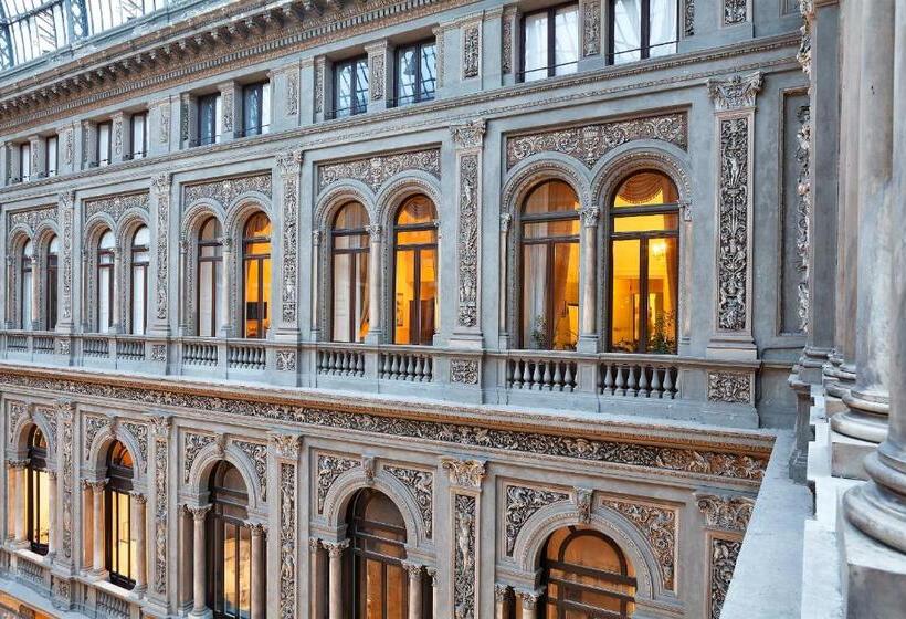 高级三人间, Art Resort Galleria Umberto