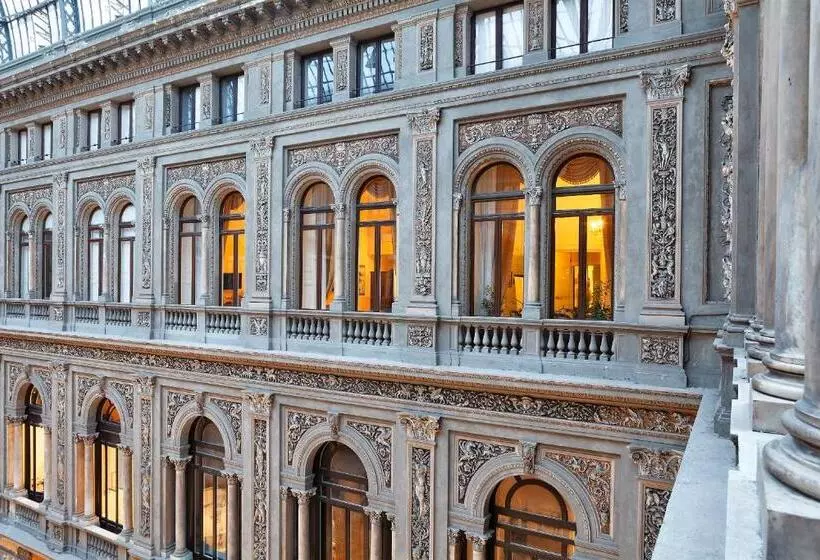 سوییت جونیور, Art Resort Galleria Umberto