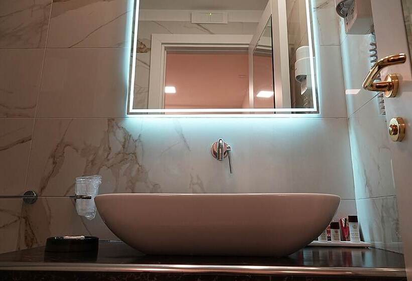 اتاق لوکس, Art Resort Galleria Umberto