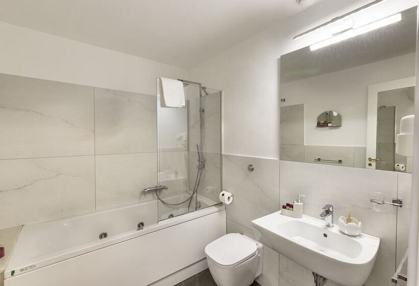 اتاق لوکس, Art Resort Galleria Umberto