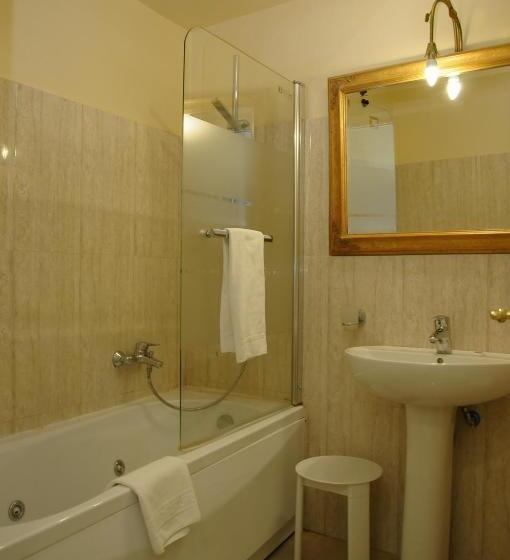 اتاق سوپریور سه تخته, Art Resort Galleria Umberto