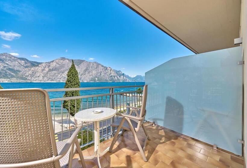Quarto Triplo Estandar, Astoria   3stelle S